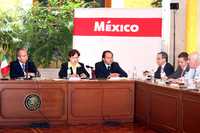 Ante miembros de la organización civil estadunidense Comité para la Protección de los Periodistas, el presidente Felipe Calderón se comprometió a impulsar reformas legales para perseguir delitos contra la libertad de expresión