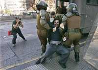 Al menos 12 manifestantes fueron arrestados este lunes en Santiago por incidentes menores