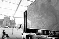En el Zócalo capitalino fueron instaladas pantallas gigantes para seguir el debate sobre Pemex