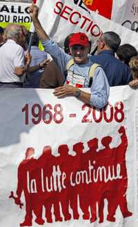 Marsella fue una de las ciudades francesas afectadas por la huelga de trabajadores. Uno de ellos mostró un cartel que decía: 1968-2008, la lucha continúa