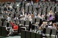 El pleno de la Cámara de Diputados aún no dictamina la Cuenta Pública de 2003 ante el retraso en la revisión que realiza la Comisión de Presupuesto debido al cúmulo de anomalías en el uso de recursos durante el tercer año del gobierno de Vicente Fox. La imagen, en San Lázaro