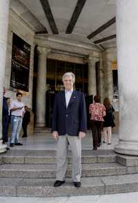 El presidente de Uruguay, Tabaré Vázquez, posa para las cámaras a su llegada al Palacio de Bellas Artes, que visitó ayer