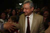 Andrés Manuel López Obrador a su salida de la reunión con el PRD en el DF