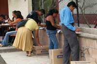 En las elecciones internas del PRD en Chilpancingo, Guerrero, se utilizaron urnas improvisadas con cajas de cartón y sin mamparas