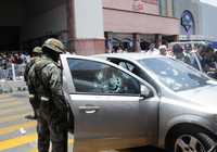 Dos personas fueron asesinadas ayer en el estacionamiento de un centro comercial en Culiacán, Sinaloa