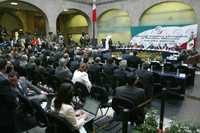Participantes en el debate en el Senado sobre la reforma energética, con el tema Situación financiera y presupuestal de Pemex