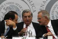 Juan Bueno Torio, Arturo Núñez y Francisco Labastida Ochoa durante el debate sobre Pemex en el Senado
