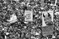 Miles de personas se congregaron en el Zócalo luego de que el candidato priísta, Carlos Salinas de Gortari, fue declarado ganador de los comicios. El malestar ciudadano por la sospecha de un fraude llegó en los días posteriores al 6 de julio a su momento más intenso