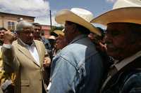 Andrés Manuel López Obrador durante su gira por municipios de Querétaro, estado que visitó ayer