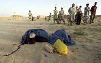 Dos mujeres acusadas de prostituirse con soldados de la ocupación y empresarios extranjeros fueron ejecutadas por el talibán y sus cuerpos quedaron abandonados en la provincia afgana de Gazni, pues nadie acudió a reclamarlos