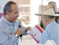 ENCUENTRO CON ADULTOS MAYORES. En Armería, Colima, el presidente Felipe Calderón anunció apoyos para personas de edad avanzada