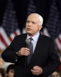 El republicano John McCain, desde un acto de campaña en Albuquerque, Nuevo México, donde respondió a las críticas sobre la ocupación