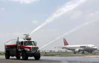 ASA presentó a los medios el vehículo de extinción de incendios aeroportuarios