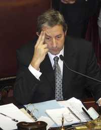 Julio Cobos, vicepresidente de Argentina y líder del Senado, definió con su voto el rechazo a la ley de impuestos al agro presentada por Cristina Fernández en lo que fue, según dijo, "el día más difícil" de su vida