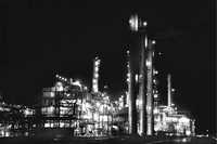 A 80 por ciento de su capacidad trabajan las cinco refinerías mexicanas. En la imagen, la de Cadereyta, Nuevo León