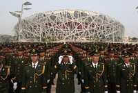 En una demostración de fuerza, el gobierno de China ha realizado ejercicios militares en la explanada del Estadio Nacional