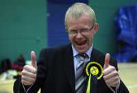 El escocés John Mason celebra en Glasgow su triunfo electoral