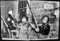 Otro momento de la toma militar de la Preparatoria 1. Esta imagen, sin crédito fotográfico, fue difundida en el número extraordinario de la revista Por qué?, de agosto de 1968