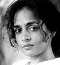 Arundhati Roy (1961), escritora y activista nacida en la India