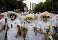 Delegados a la 17 Conferencia Internacional sobre VIH/sida participaron en la marcha contra la homofobia, que se llevó a cabo en la avenida Reforma de la ciudad de México