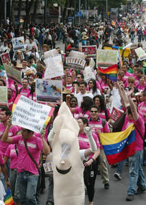Marchan contra discriminación, la cual "mata más que el VIH"