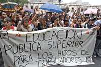 Alumnos sin lugar en universidades públicas marcharon a la SEP para exigir que se abran más espacios de educación superior