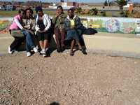 La cooperativa Soweto Ladies Art no sólo es fuente de ingresos para las jóvenes que la integran, sino también preserva el testimonio de la lucha en ese lugar contra la segregación racial