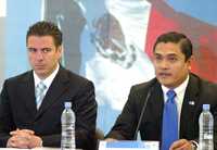 Marco Tulio López, coordinador de asuntos jurídicos de la PFP, y Luis Cárdenas, coordinador general de inteligencia para la prevención, durante la conferencia de prensa de ayer