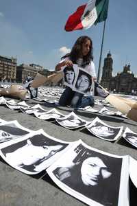La Red por los Derechos Sexuales y Reproductivos en México tapizó con más de 8 mil rostros femeninos el Zócalo