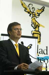 El jefe de Gobierno del Distrito federal, Marcelo Ebrard, en la conferencia de prensa donde propuso que la Conago convoque a la cumbre nacional en materia de seguridad