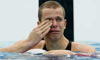 El brasileño Cesar Cielo Filho no pudo contener las lágrimas al consagrarse ganador de la medalla de oro en los 50 metros libres