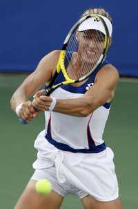 La rusa Elena Dementieva durante el partido semifinal de singles femenil