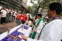 Misa oficiada afuera del Grupo México en honor de las víctimas de Pasta de Conchos
