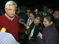 López Obrador al finalizar la reunión con intelectuales e integrantes del FAP efectuada ayer