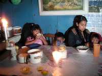Las familias de Herradura de Hueitepec llevan un mes sin servicio eléctrico
