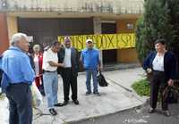Integrantes de Izquierda Unida clausuraron de modo simbólico las instalaciones donde despachaba Guadalupe Acosta Naranjo, en Taxqueña