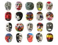 Una de las obras presentadas es esta serie de máscaras que fueron realizadas utilizando los propios rostros de los menores internos como molde