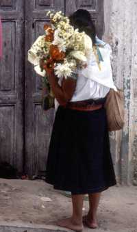 Mujer nahua de Puebla, captada por el fotógrafo Sergio Abud