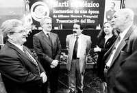 LAZOS MÉXICO-CUBA. El embajador de Cuba en México, Manuel Aguilera; el senador Santiago Creel y el escritor Alfonso Herrera (derecha) poco antes de la presentación del libro de este último Martí en México