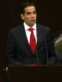 El Revolucionario Institucional se opone a crear más impuestos en 2009, dijo en San Lázaro el diputado Adolfo Mota