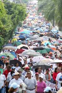 Mas de 50 mil maestros, alumnos y padres de familia salieron a manifestarse por las calles de Cuernavaca en contra de la Alianza por la Calidad de la Educación