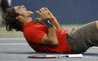Interpretando una melodia deportiva que conoce de memoria, el inspirado Roger Federer se adjudicó su torneo número 13 de Gran Slam