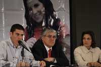 Nelson Vargas hijo, Nelson Vargas y Silvia Escalera, durante la conferencia de prensa