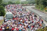 Marcha de maestros de Morelos por la Autopista del Sol