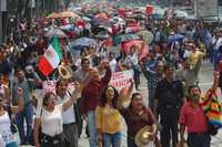 Maestros de Morelos marchan por Paseo de la Reforma para exigir la derogación de la Alianza por la Calidad de la Educación