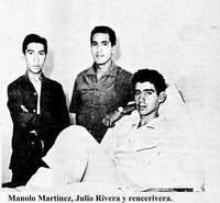 El maestro de danza Renee Rivera, al centro, con su alumno Manolo Martínez, que convalecía de una cornada en los inicios de su carrera