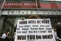"¿Serás tú el próximo?", pregunta una mujer en una cartulina frente a las oficinas del banco Lehman Brothers, institución que después de 158 años de operaciones se declaró en quiebra