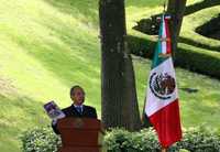 El Presidente anunció que el libro ¿Y el medio ambiente? Problemas en México y el mundo, será distribuido entre profesores de enseñanza básica