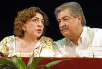 La gobernadora de Yucatán, Ivonne Ortega, y el titular de Sectur, Rodolfo Elizondo, durante la conmemoración del Día Internacional del Turismo, en Mérida