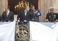 El gobernador Leonel Godoy, el presidente Felipe Calderón y los secretarios de Defensa, Guillermo Galván, y de Marina, Mariano Francisco Saynez, durante el desfile militar en Morelia